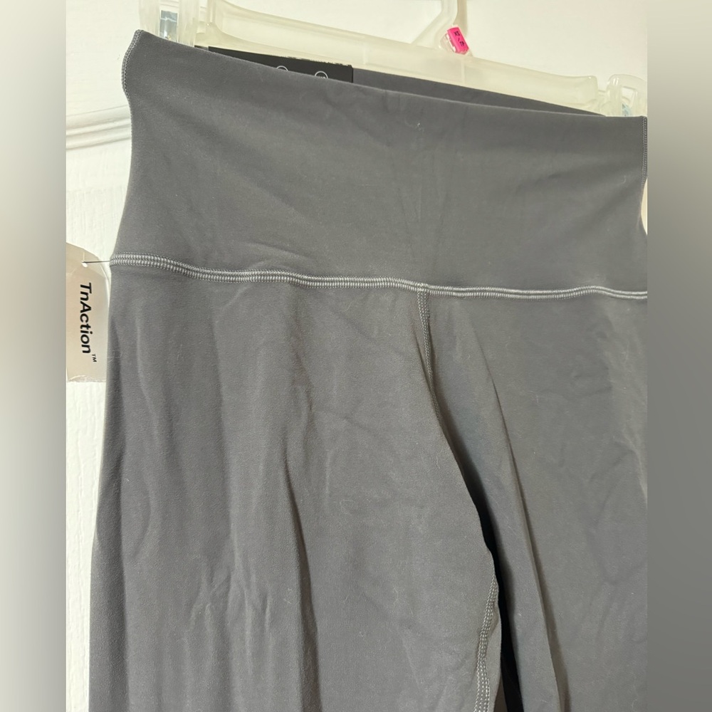 Aritzia TNA zip up legging set - Picture 6 of 8